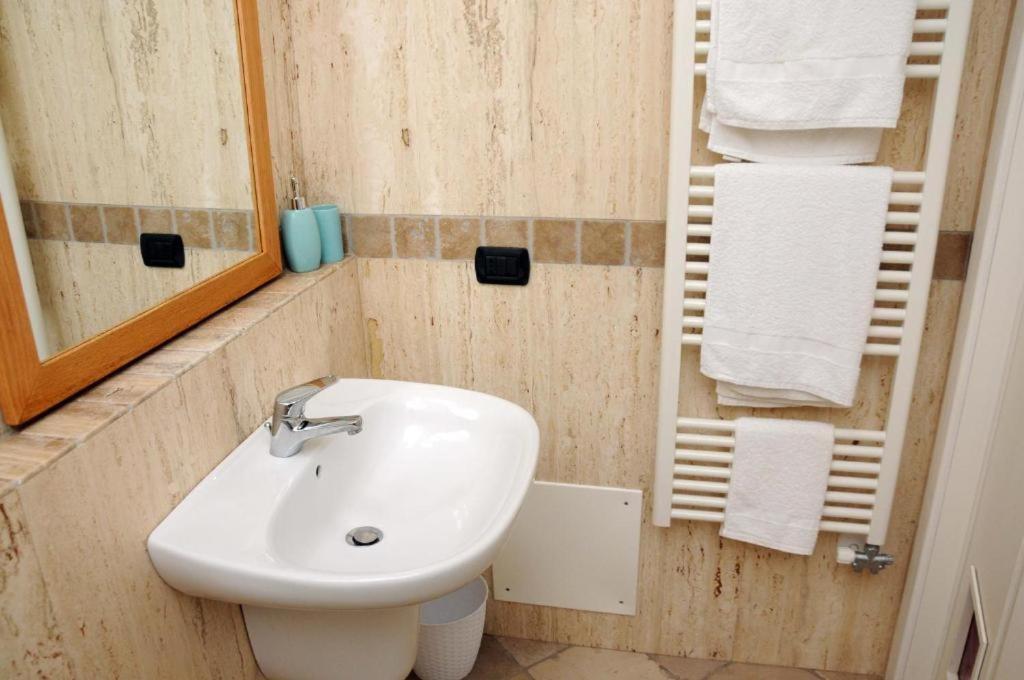 Le Tre Civette Bed & Breakfast Lecce Bagian luar foto