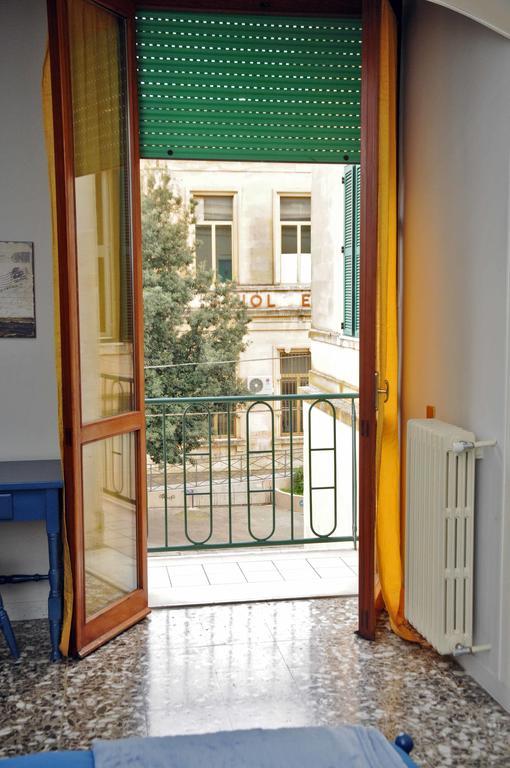Le Tre Civette Bed & Breakfast Lecce Bagian luar foto