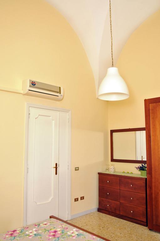 Le Tre Civette Bed & Breakfast Lecce Bagian luar foto